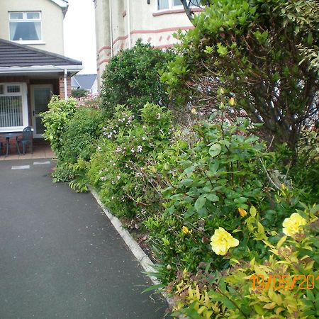 Aaranmore Lodge Guest House Portrush Exterior photo